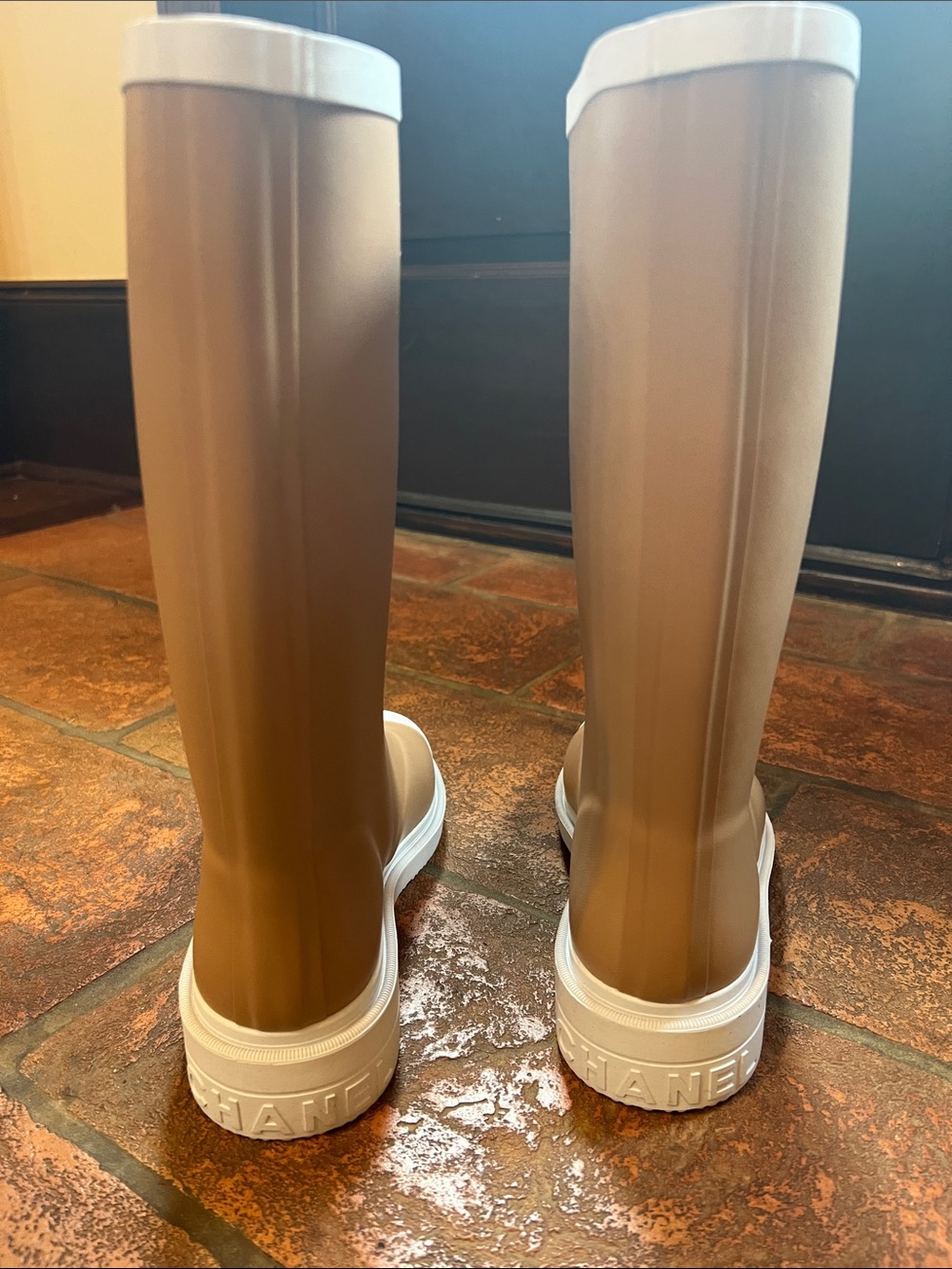 CHANEL Tan beige and White CC Logo high pull on Rubber Boots wellies 38 7.5 - Picture 5 of 8